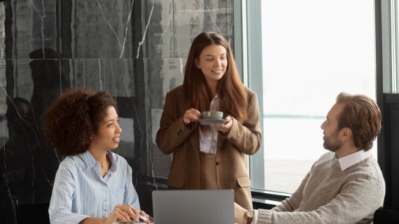 Kelebihan dan Kekurangan Digital Marketing: Analisis Mendalam tentang Pro dan Kontra