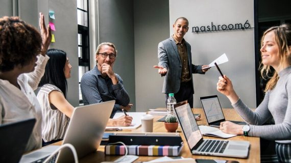 Konsultan Digital Marketing: Mengapa Anda Membutuhkan Konsultan dan Bagaimana Memilih yang Tepat