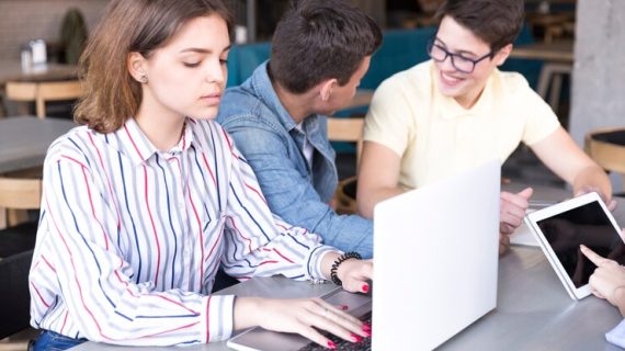 Implementasi Blockchain dalam Digital Advertising untuk Transparansi dan Keamanan