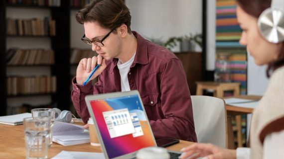 Menggunakan Predictive Analytics untuk Mempersonalisasi Kampanye Digital Marketing