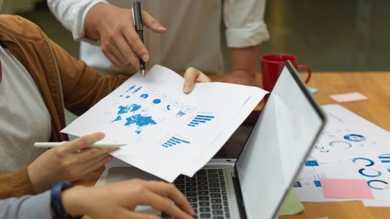 Customer Journey dan Big Data: Menggunakan Data Besar untuk Mengoptimalkan Pengalaman Pelanggan