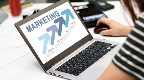 Strategi Digital Marketing untuk Menarik dan Menjaga Pelanggan Bisnis