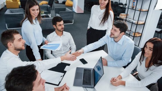Digital Marketing Agency vs. In-House Marketing: Mana yang Lebih Efektif?