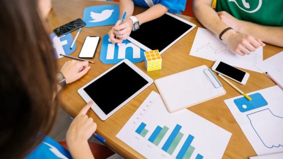 Panduan Menggunakan LinkedIn untuk Membangun Hubungan Bisnis