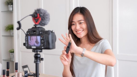 Peluang Bisnis: Menjadi Influencer di Media Sosial