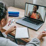 Peluang Bisnis: Menjadi Pengajar Online atau Tutor