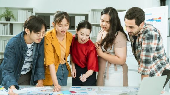 Membangun Komunikasi yang Efektif dengan Tim Digital Marketing Agency Anda