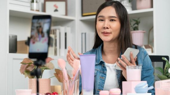 Mengapa CRM Penting dalam Industri Kosmetik?