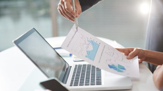Bagaimana Mobile-Friendly Design Memengaruhi Peringkat SEO: Tips dan Trik