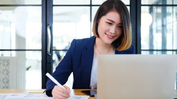 Menggunakan Data untuk Mengembangkan Produk Baru: Panduan Lengkap untuk UMKM