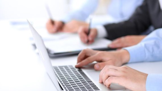 Optimasi Konten untuk Voice Search: Menyesuaikan Strategi SEO Anda