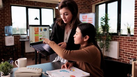 Perbedaan Antara Digital Marketing Specialist dan Digital Marketing Manager