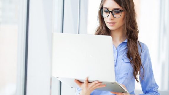 Menggunakan Data Segmentasi untuk Meningkatkan Strategi E-commerce