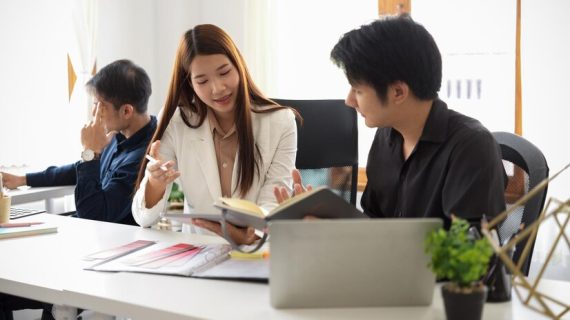 Cara Menggunakan Media Sosial untuk Memperkuat Penjualan di Marketplace