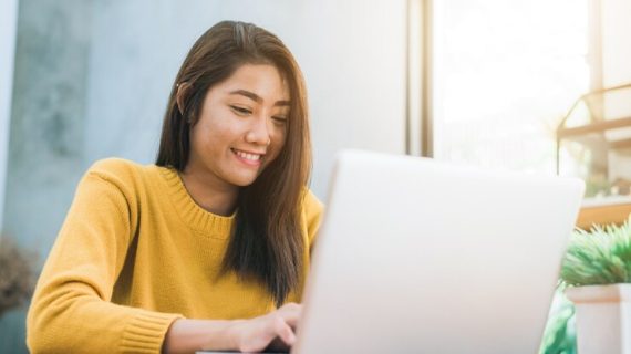 Cara Menggunakan Media Sosial untuk Mendukung Penjualan di Marketplace