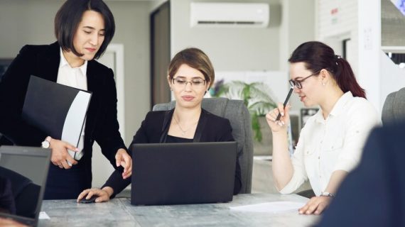 Cara Menggunakan Platform Digital untuk Mengedukasi tentang Inovasi