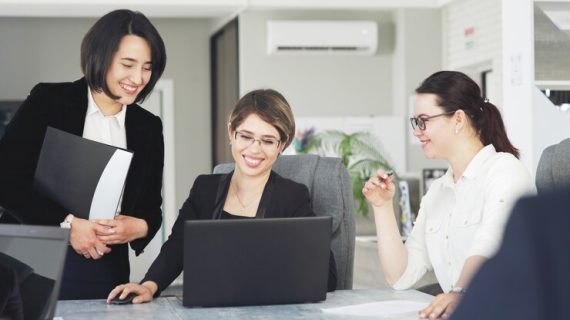 Memahami Strategi Bisnis: Perbandingan Analisis SWOT dan PESTEL