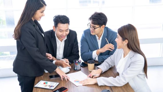 Menggunakan Database Pelanggan untuk Mengidentifikasi Peluang Baru