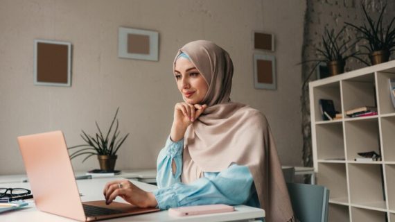 Menggunakan Podcast untuk Mempromosikan Bisnis Umroh: Panduan Lengkap dan Strategi Efektif