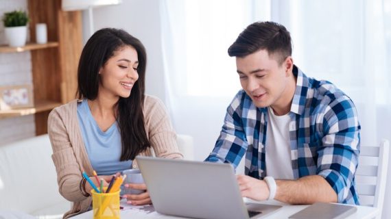 Bagaimana Menggunakan Riset Pasar untuk Memahami Audiens Anda?