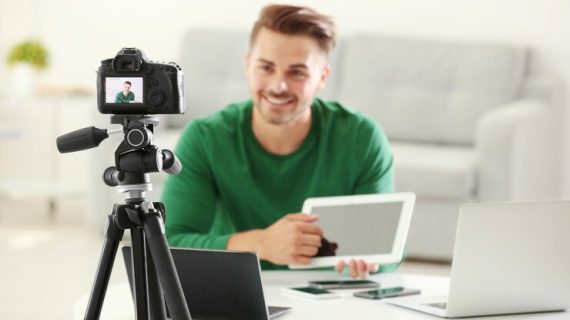 Bisnis Digital: Jurusan Kuliah Apa yang Tepat untuk Membangun Karir Sukses?