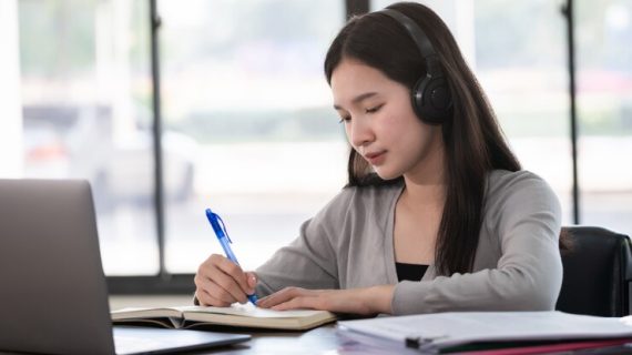 Cara Menggunakan CRM untuk Meningkatkan Penjualan