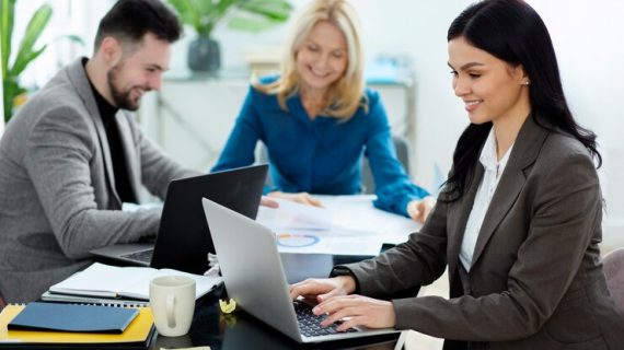 Menggunakan AI untuk Menyusun Strategi SEO dan Content Marketing yang Lebih Efisien