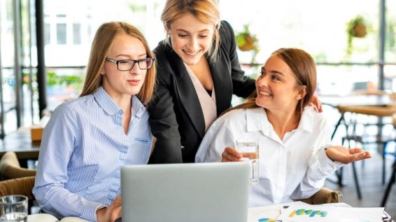 Perbedaan Antara Digital Marketer dan Digital Marketing Specialist