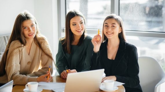 Sales Funnel untuk Bisnis B2B vs. B2C: Apa Bedanya?