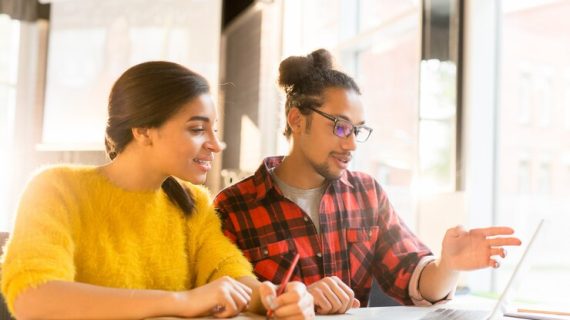 Siapakah Pakar Pemasaran Digital? Panduan Lengkap untuk Memahami Peran dan Kontribusinya dalam Dunia Bisnis