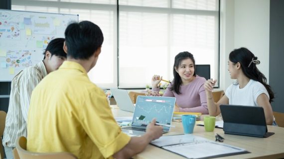 Menggali Emosi Konsumen: Analisis Sentimen Menggunakan Big Data