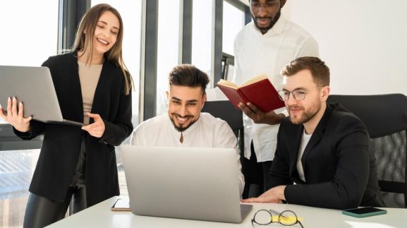 Menggunakan Influencer Marketing dengan Panduan Pakar Digital