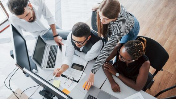 Menggunakan Media Sosial untuk Membangun Personal Brand