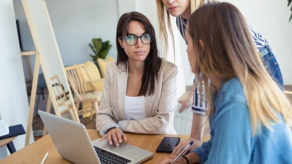 Konsep Bisnis Digital: Membangun Keunggulan Kompetitif di Era Digital