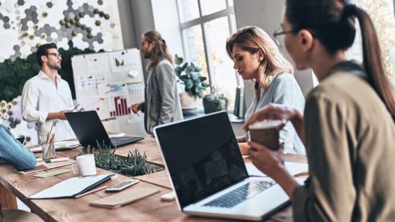 Membangun Infrastruktur untuk Mendukung Pertumbuhan E-commerce